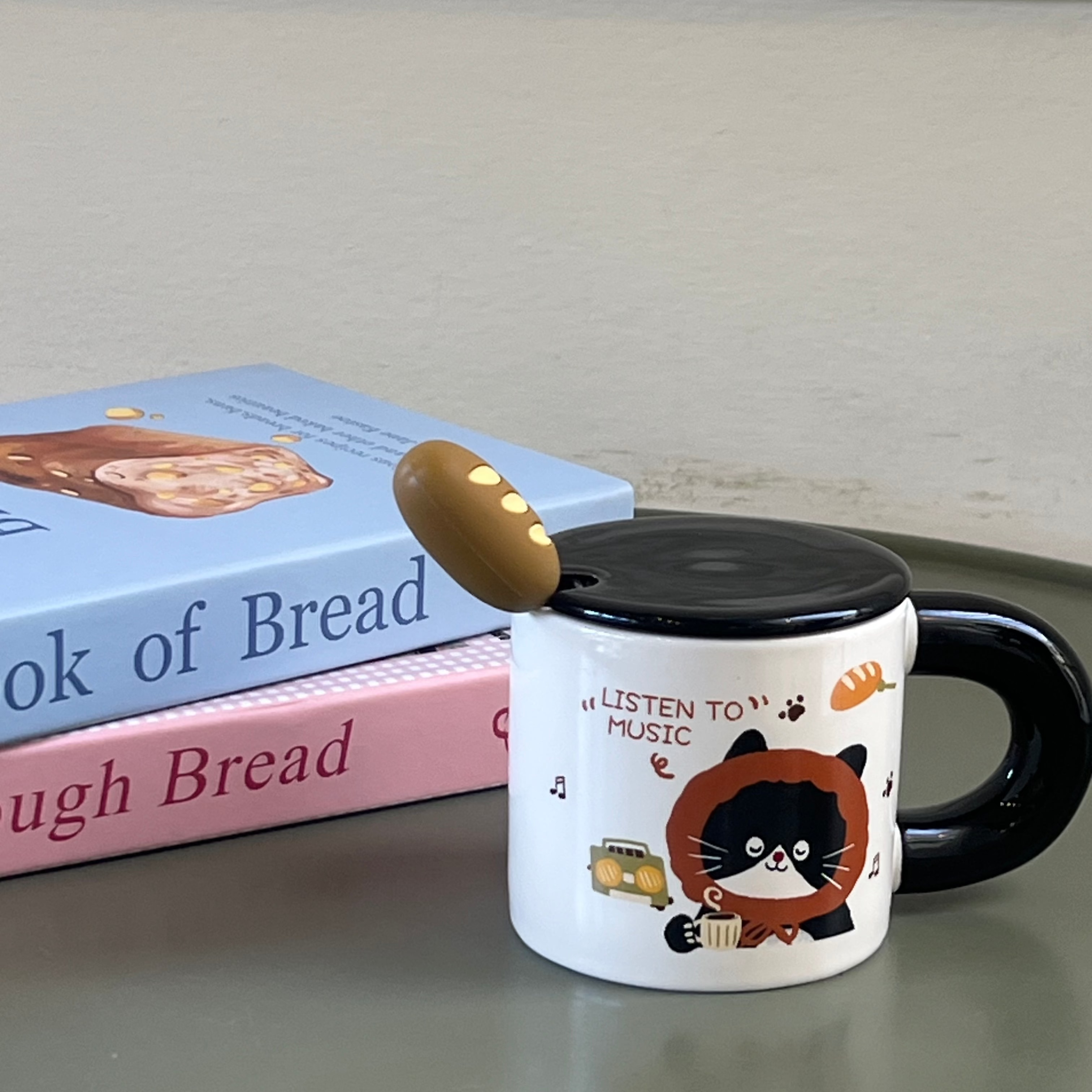 Taza bread cat